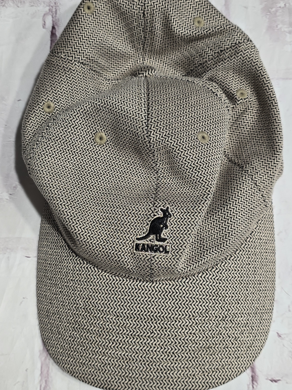 Kangol Herringbone Rib Flexfit Baseball Cap in Black & Tan
